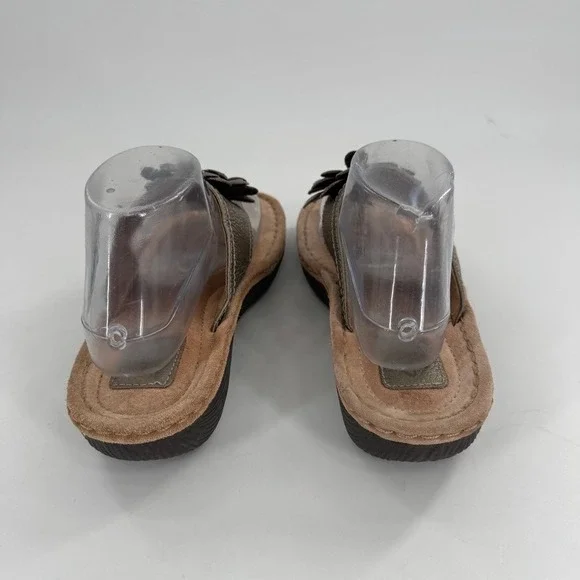 Clarks Artisan Women's Bronze Leather Flower Thong Sandals Size 10 M - Picture 8 of 8